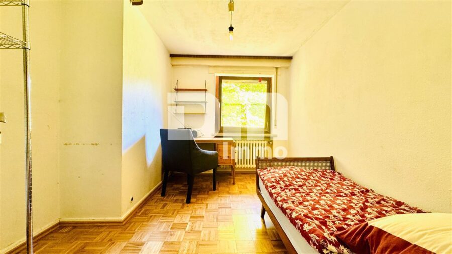 Solides Einfamilienhaus mit großzügigem Flächenangebot auf weitläufigem Traumgrundstück - Souterrain Schlafzimmer / Kind / Gäste
